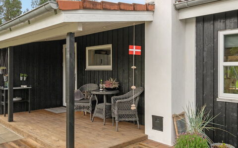 Almen - 400M from the Sea: Toit, Maison, Domicile, Chalet, Siding, Biens, Allée, Batiments Jardin, Cour, Cabanon
