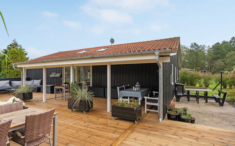 Almen - 400M from the Sea: Toit, Maison, Domicile, Chalet, Siding, Biens, Allée, Batiments Jardin, Cour, Cabanon