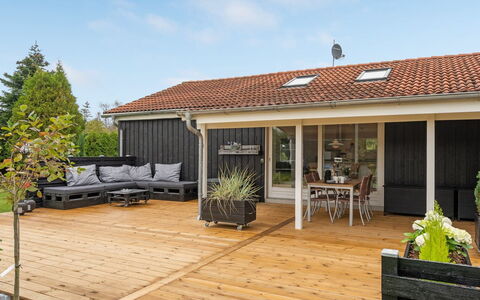 Almen - 400M from the Sea: Toit, Maison, Domicile, Chalet, Siding, Biens, Allée, Batiments Jardin, Cour, Cabanon
