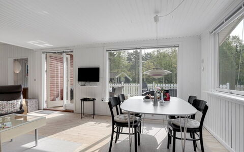 Mainio - 800M from the Sea: Toit, Maison, Domicile, Chalet, Siding, Biens, Allée, Batiments Jardin, Cour, Cabanon
