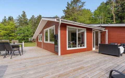 Mainio - 800M from the Sea: Toit, Maison, Domicile, Chalet, Siding, Biens, Allée, Batiments Jardin, Cour, Cabanon