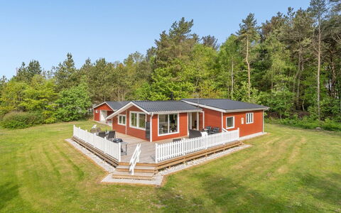 Mainio - 800M from the Sea: Toit, Maison, Domicile, Chalet, Siding, Biens, Allée, Batiments Jardin, Cour, Cabanon