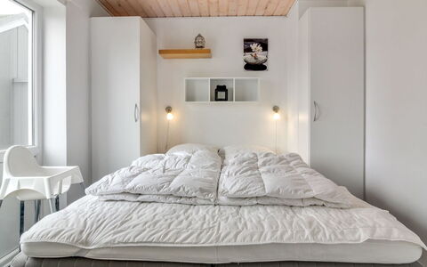 Ingolf - 750M from the Sea: Chambre, Meubles, Design Intérieur, Lit, Mur, Bois, Plafond, Drap De Lit, Literie, Sol
