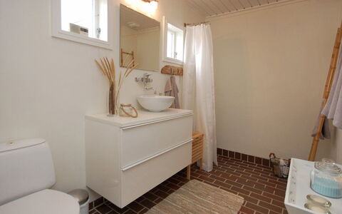 Frieda - 7.2Km from the Sea: Maison, Domicile, Porte, Toit, Chalet, Biens, Jardin, Ombre, Siding, Cour