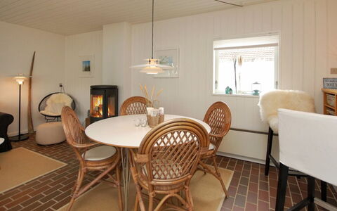 Frieda - 7.2Km from the Sea: Maison, Domicile, Porte, Toit, Chalet, Biens, Jardin, Ombre, Siding, Cour