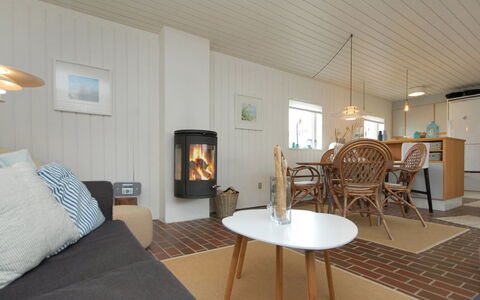 Frieda - 7.2Km from the Sea: Maison, Domicile, Porte, Toit, Chalet, Biens, Jardin, Ombre, Siding, Cour