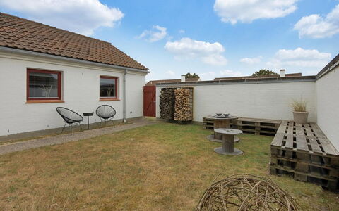 Frieda - 7.2Km from the Sea: Maison, Domicile, Porte, Toit, Chalet, Biens, Jardin, Ombre, Siding, Cour