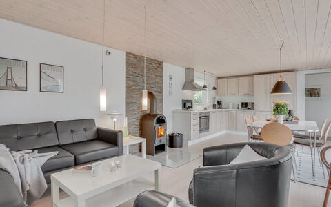 Kerttuli - 800M from the Sea: Meubles, Bois, Design Intérieur, Canapé, Plafond, Salon, Sol, Domicile, Pièce, Éclairage