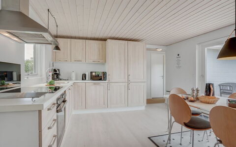 Kerttuli - 800M from the Sea: Bois, Design Intérieur, Plafond, Meubles, Sol, Cuisine, Comptoir, Sol, Cabinetry, Domicile