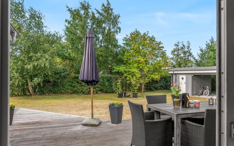 Kerttuli - 800M from the Sea: Bois, Mobilier De Jardin, Meubles, Arbuste, Jardin, Domicile, Lot Terre, Chaise, Ombre