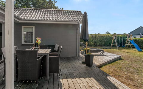Kerttuli - 800M from the Sea: Bois, Domicile, Maison, Toit, Siding, Porte, Chalet, Composite, Porche, Plate-Forme