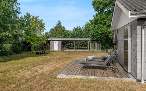 Kerttuli - 800M from the Sea: Herbe, Arbuste, Domicile, Lot Terre, Toit, Jardin, Chalet, Couverture De Sol, Batiments Jardin