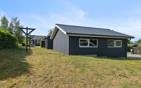 Rafn - 550M from the Sea: Architecture, Toit, Domicile, Composite, Daylighting, Siding, Allée