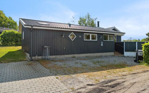 Rafn - 550M from the Sea: Architecture, Toit, Domicile, Composite, Daylighting, Siding, Allée