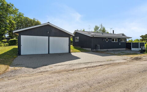 Rafn - 550M from the Sea: Architecture, Toit, Domicile, Composite, Daylighting, Siding, Allée