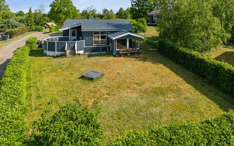 Rafn - 550M from the Sea: Vert, Maison, Zone Résidentielle, Toit, Domicile, Arbuste, Paysage, Chalet, Lot Terre, Zone Rurale