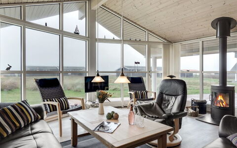 Aniela - 150M from the Sea: Bois, Plafond, Design Intérieur, Domicile, Meubles, Salon, Chaise, Sol, Chalet, Luminaire