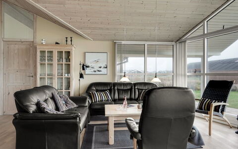 Aniela - 150M from the Sea: Meubles, Design Intérieur, Bois, Sol, Plafond, Salon, Canapé, Sol, Parquet, Chaise