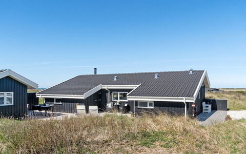 Gila - 250M from the Sea: Sol, Mur, Sol, Design Intérieur, Bois, Plafond, Parquet, Éclairage, Meubles, Revêtement De Sol Stratifié