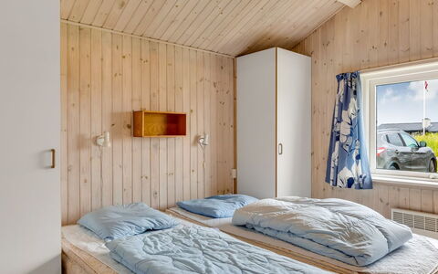 Aashild - 400M from the Sea: Bois, Chambre, Domicile, Lit, Literie, Drap De Lit, Cadre De Lit, Linge, Calotte Glaciaire, Dur