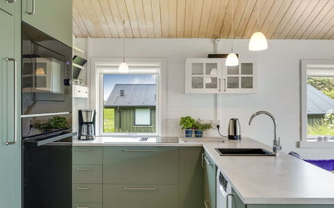 Aashild - 400M from the Sea: Cuisine, Comptoir, Design Intérieur, Appareil De Cuisine, Sol, Cabinetry, Meubles, Bois, Plafond, Luminaire
