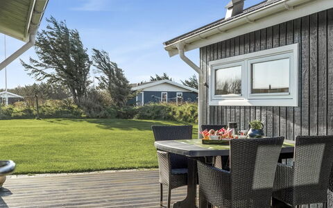 Aashild - 400M from the Sea: Bois, Porche, Domicile, Maison, Porte, Siding, Toit, Lot Terre, Meubles, Chalet