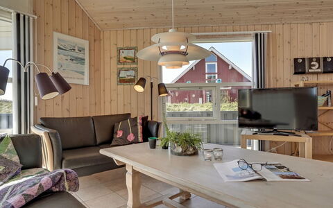 Hedy - 150M from the Sea: Meubles, Design Intérieur, Sol, Bois, Sol, Plafond, Parquet, Chaise, Table, Éclairage