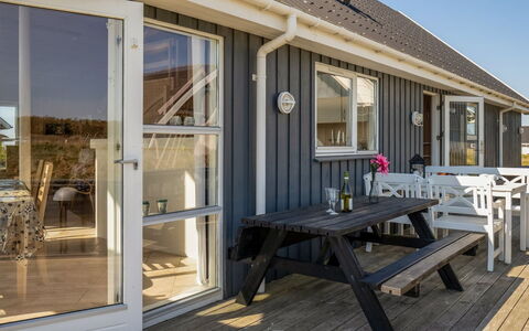 Hedy - 150M from the Sea: Meubles, Design Intérieur, Sol, Bois, Sol, Plafond, Parquet, Chaise, Table, Éclairage