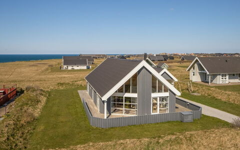 Hedy - 150M from the Sea: Meubles, Design Intérieur, Sol, Bois, Sol, Plafond, Parquet, Chaise, Table, Éclairage