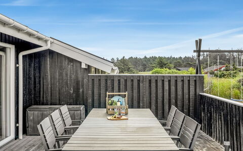Seniha - 400M from the Sea: Bois, Dur, Planche, Porche, Plate-Forme, Composite, Parquet, Domicile, Tache De Bois, Ombre