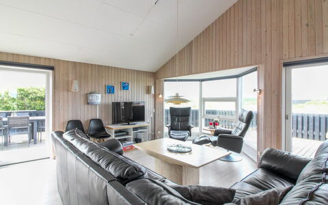 Seniha - 400M from the Sea: Bois, Domicile, Plafond, Dur, Chalet, Parquet, Planche, Tache De Bois, Salon