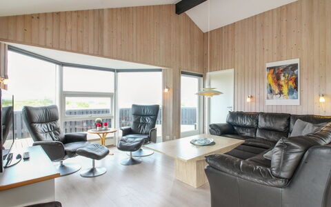 Seniha - 400M from the Sea: Design Intérieur, Bois, Plafond, Meubles, Canapé, Salon, Sol, Pièce, Sol, Éclairage