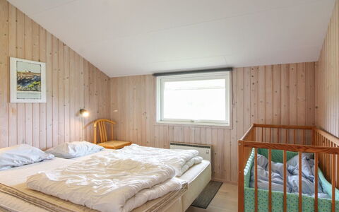 Seniha - 400M from the Sea: Bois, Chambre, Lit, Plafond, Design Intérieur, Sol, Domicile, Literie, Meubles, Drap De Lit