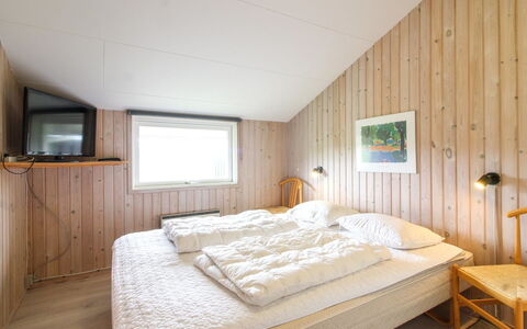 Seniha - 400M from the Sea: Bois, Chambre, Design Intérieur, Plafond, Lit, Sol, Sol, Drap De Lit, Domicile, Cadre De Lit