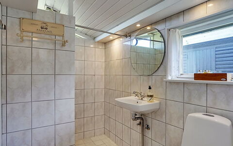 Afrim - 694M from the Sea: Luminaire Plomberie, Sol, Salle De Bains, Sol, Lavabo, Évier, Plafond, Design Intérieur, Robinet, Plomberie