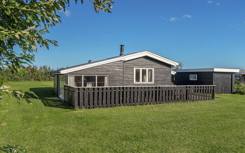 Afrim - 694M from the Sea: Bois, Tache De Bois, Planche, Dur, Chalet, Plate-Forme, Siding, Ombre, Parquet, Batiments Jardin