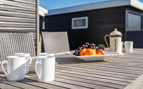 Afrim - 694M from the Sea: Bois, Tache De Bois, Planche, Dur, Chalet, Plate-Forme, Siding, Ombre, Parquet, Batiments Jardin