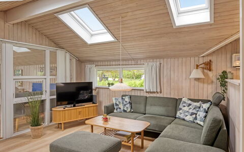 Fliri - 700M from the Sea: Bois, Design Intérieur, Meubles, Sol, Sol, Plafond, Canapé, Domicile, Parquet, Salon