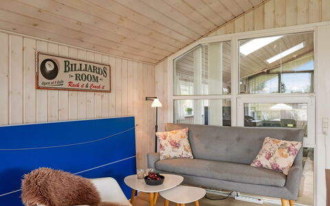 Fliri - 700M from the Sea: Design Intérieur, Meubles, Sol, Bois, Sol, Plafond, Pièce, Canapé, Salon