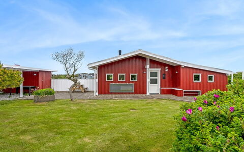 Verene - 400M from the Sea: Bois, Toit, Maison, Chalet, Porte, Domicile, Siding, Lot Terre, Batiments Jardin, Cabanon