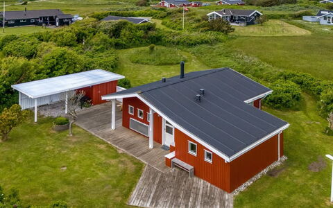 Verene - 400M from the Sea: Bois, Toit, Maison, Chalet, Porte, Domicile, Siding, Lot Terre, Batiments Jardin, Cabanon