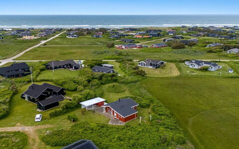 Verene - 400M from the Sea: Bois, Toit, Maison, Chalet, Porte, Domicile, Siding, Lot Terre, Batiments Jardin, Cabanon