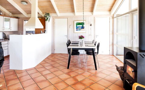 Elvie - 200M from the Sea: Sol, Design Intérieur, Sol, Meubles, Bois, Plafond, Parquet, Pièce, Chaise, Cuisine