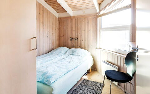 Elvie - 200M from the Sea: Chambre, Mur, Design Intérieur, Sol, Sol, Bois, Lit, Plafond, Drap De Lit, Literie