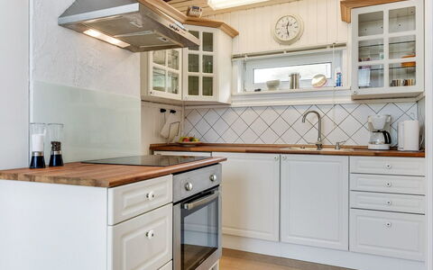 Grazian - 50M from the Sea: Cuisine, Cabinetry, Sol, Comptoir, Design Intérieur, Bois, Appareil De Cuisine, Sol, Tiroir, Meubles