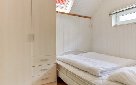 Grazian - 50M from the Sea: Bois, Sol, Sol, Chambre, Lit, Design Intérieur, Pièce, Plafond, Meubles, Drap De Lit
