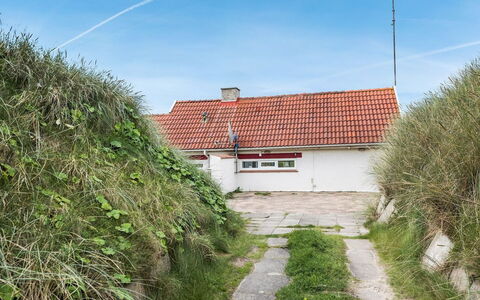 Grazian - 50M from the Sea: Bois, Toit, Maison, Chalet, Porte, Domicile, Siding, Lot Terre, Batiments Jardin, Cabanon