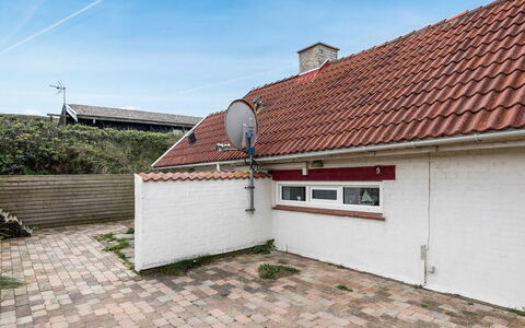Grazian - 50M from the Sea: Bois, Toit, Maison, Chalet, Porte, Domicile, Siding, Lot Terre, Batiments Jardin, Cabanon