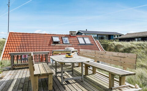 Grazian - 50M from the Sea: Bois, Toit, Maison, Chalet, Porte, Domicile, Siding, Lot Terre, Batiments Jardin, Cabanon