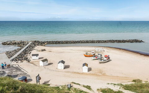 Grazian - 50M from the Sea: Bois, Toit, Maison, Chalet, Porte, Domicile, Siding, Lot Terre, Batiments Jardin, Cabanon